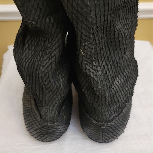 Elizabeth And James Black Reptile Embossed Leather Booties Size 11 - Picture 6 of 12